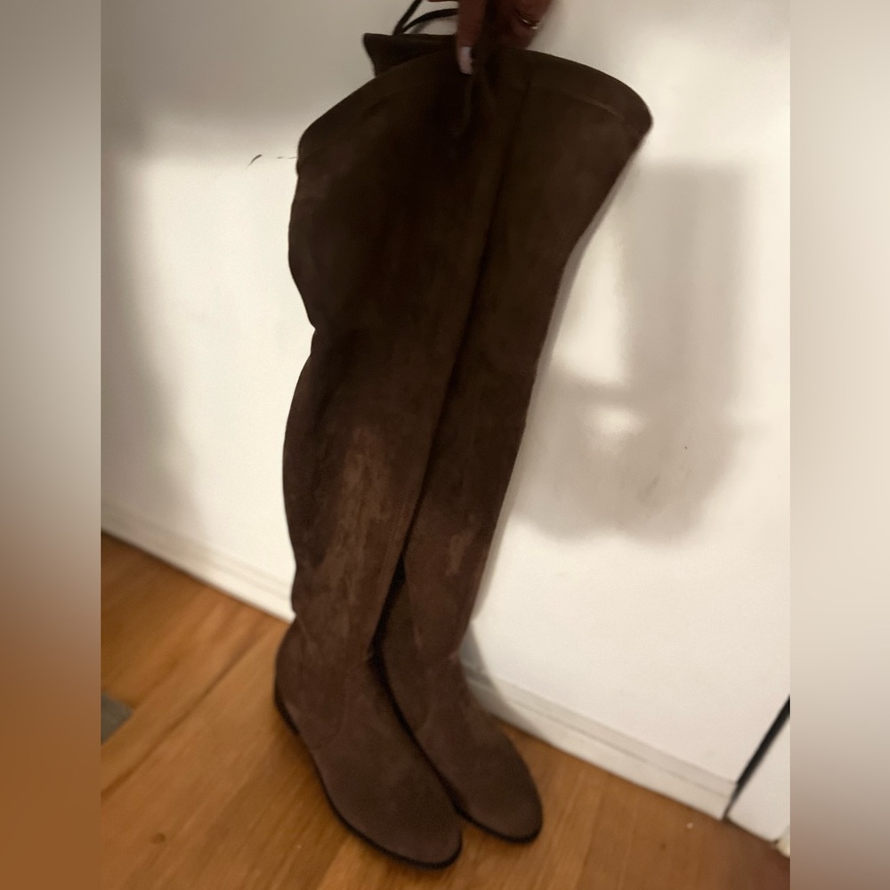 OVER-THE-KNEE BOOT